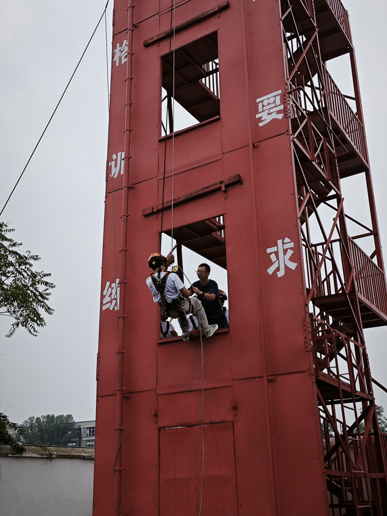 �߽�����վ�����ഺ���� �б���ѧ����ѧԺ��չ������ȫ־Ըʵ���-ͼƬ3.png