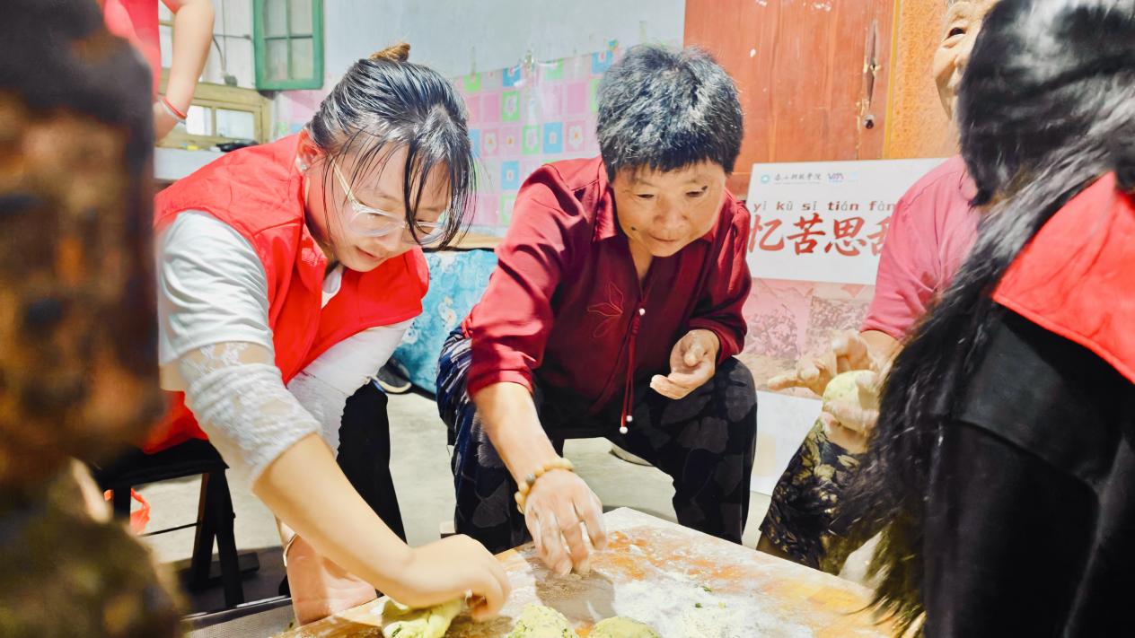 泰山科技学院：徒步10公里，寻红嫂滚烫初心-图片3.jpg