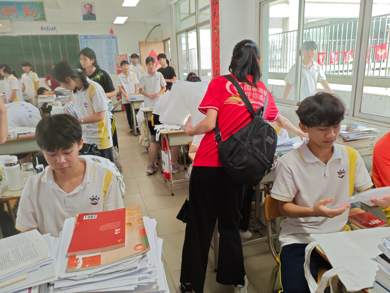广东海洋大学海助“信”梦队赴信宜中学开展资助政策宣讲，双轨护航学子升学路(2)-图片5.jpg