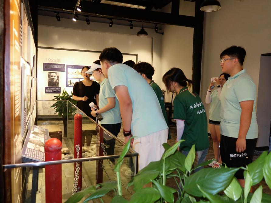 踏寻红色足迹 见证绿色发展 ——青岛科技大学“鲁韵橡风·焕彩巫山”社会实践队 赴重庆市巫山县开展暑期社会实践活动-图片1.jpg