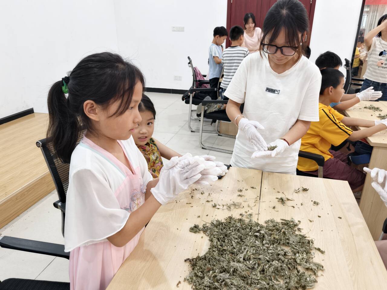 艾香润童心，非遗串巧手-图片3.jpg