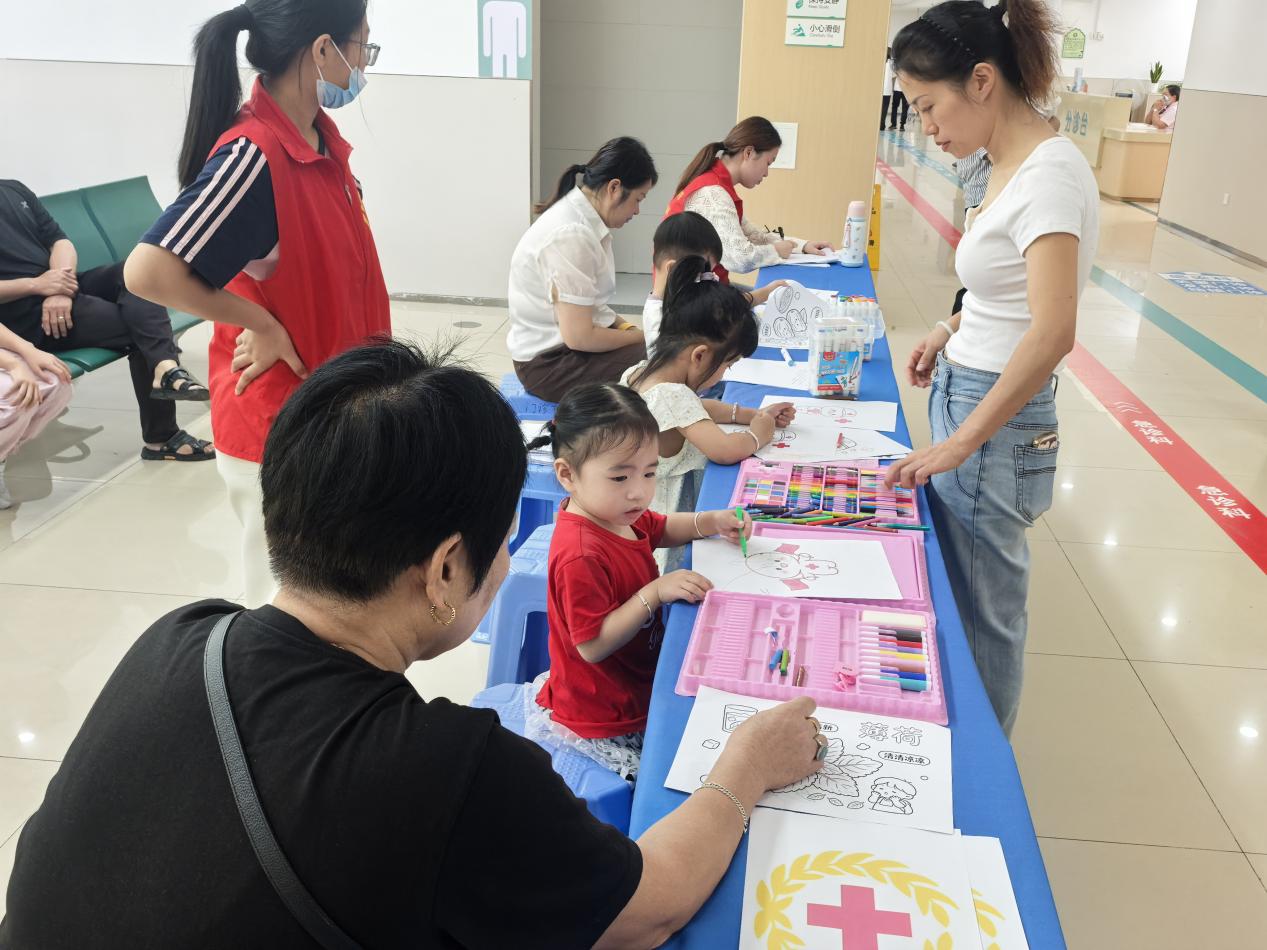 闽东医韵·红博暖心——福建中医药大学“红博榕光”实践团走进古田县医院，以红十字志愿服务与深度调研共绘县域“一老一幼”人文关怀新图景-图片4.jpg